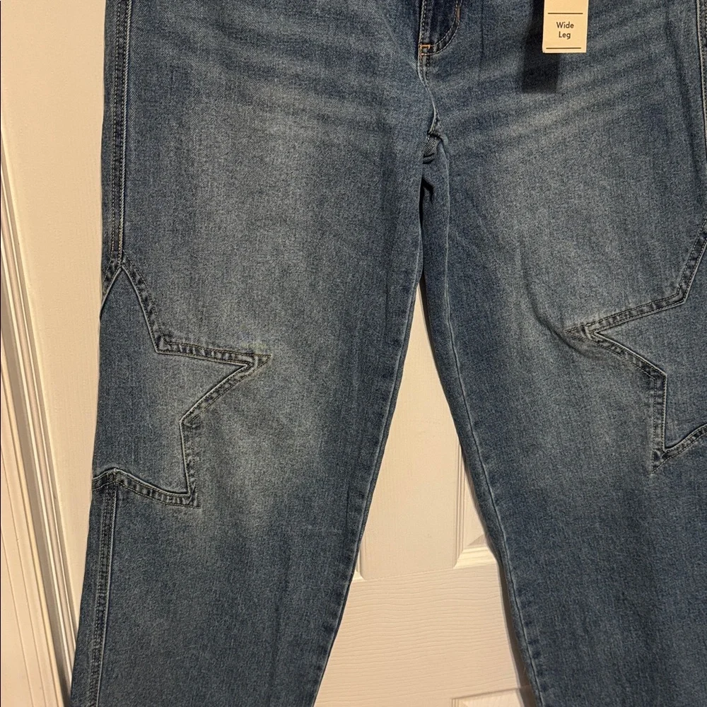 No Boundaries Mid Rise Wide Leg Star Jean - Picture 7 of 9